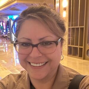 Meet your Posher, Laura